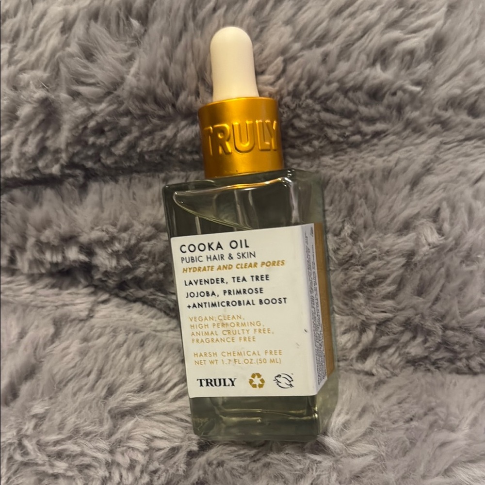 TRULY Gold and White Moisturizer Skincare